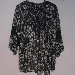 Hot Topic Black and White Skull Lace Shawl Or Coverup